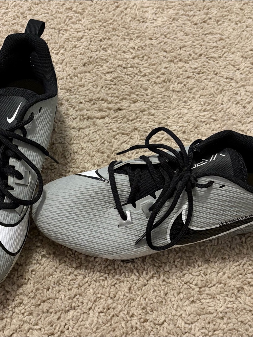 Nike Vapor Men’s Gray and Black Lightweight Football Cleats size 11.